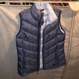 Woman’s mountain hardwear vest